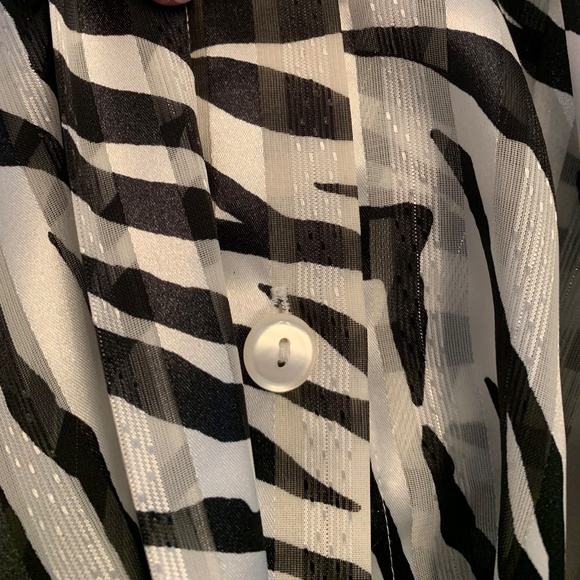 Alfred Dunner Zebra Print Button Down Long Sleeve Blouse - Picture 8 of 10